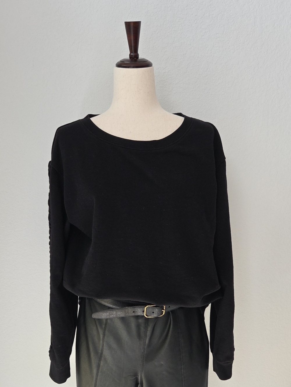 Womens Sanctuary Black Crewneck Pullover Sweatshirt Ruching Sleeve Detail Small